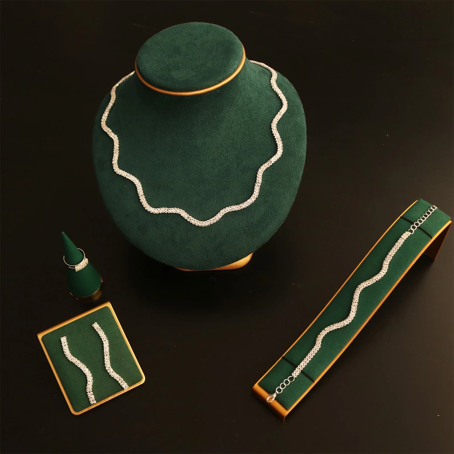 Luxury Wedding Jewelry Set: Necklace, Bracelet and Earring Set, Exquisite Crystal Jewelry, Women's Wedding Party Costumes