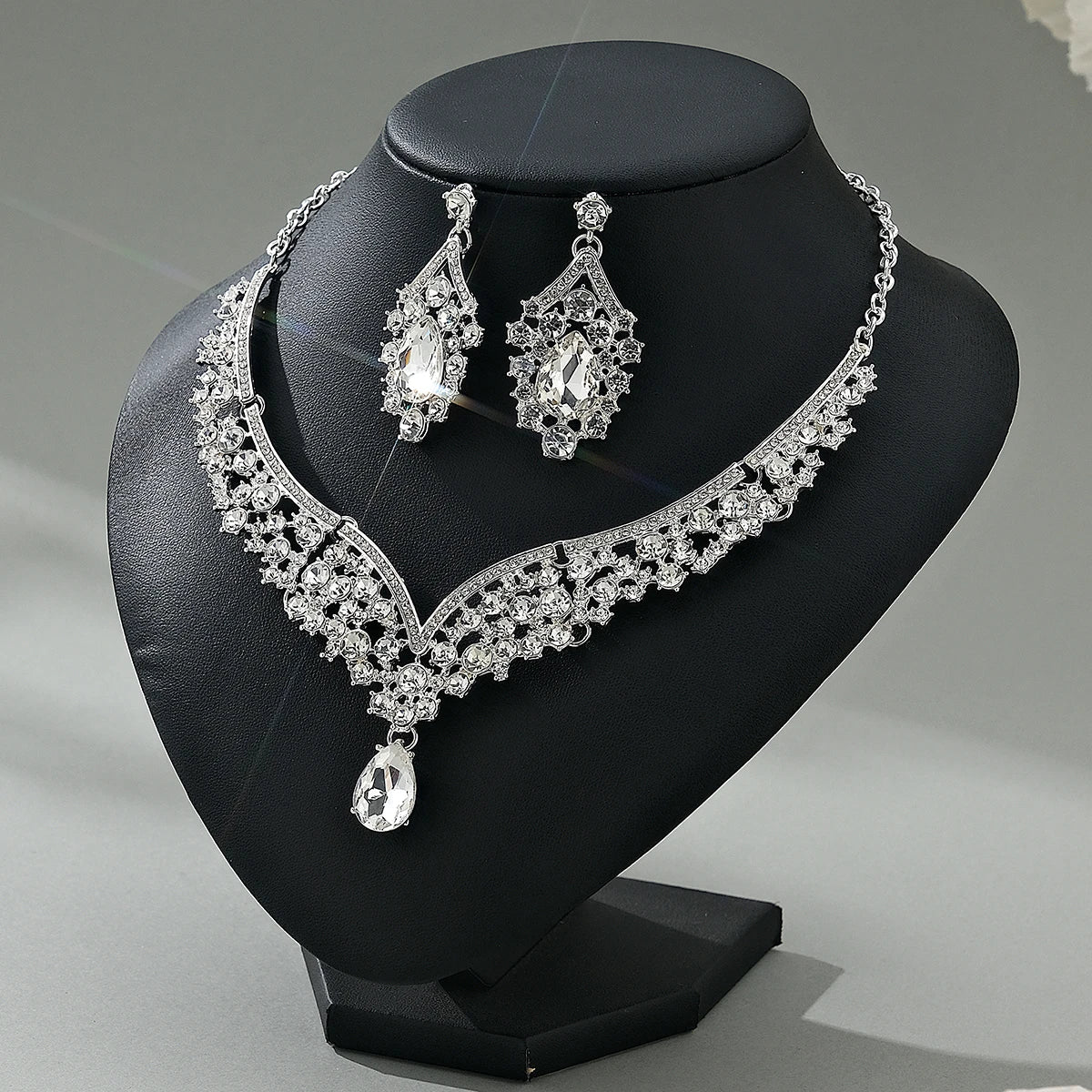 European-Style Bridal Jewelry Set Baroque Crystal Pendant Grand Necklace and Earrings Set Banquet Fashion Jewelry for Women