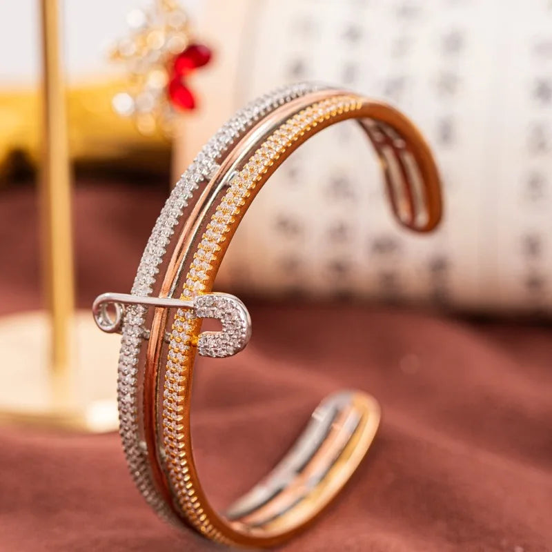 1 Piece Of Fashionable And Luxury Ladies' Bracelet, Elegant Design Highlights Unique Style, Versatile And Practical