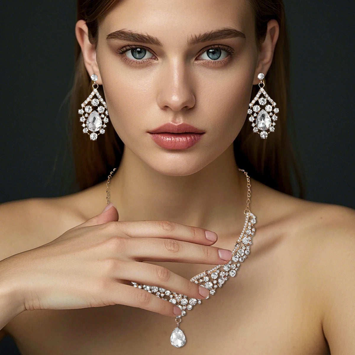 European-Style Bridal Jewelry Set Baroque Crystal Pendant Grand Necklace and Earrings Set Banquet Fashion Jewelry for Women