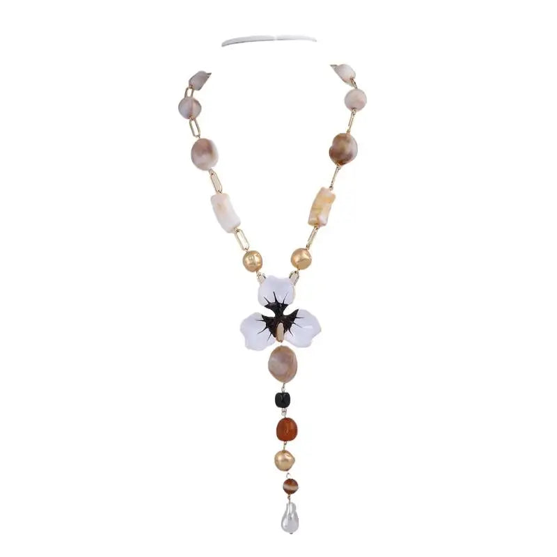 Fashion Gift Jewelry for Women featuring Resin Beads, Handcrafted Drip Oil Flower and Alloy Pendant Necklace