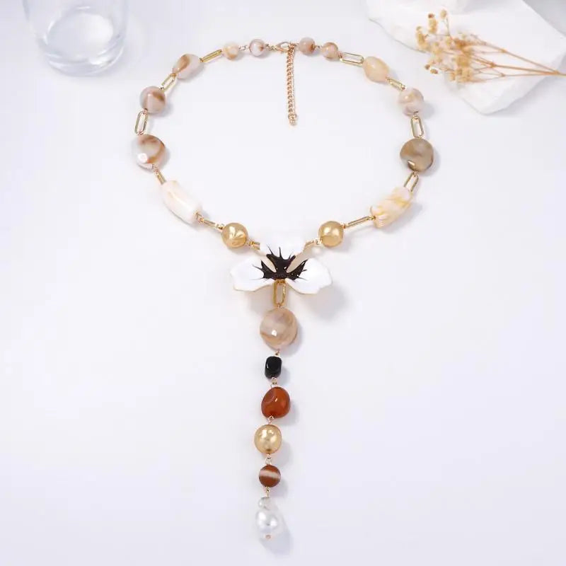 Fashion Gift Jewelry for Women featuring Resin Beads, Handcrafted Drip Oil Flower and Alloy Pendant Necklace