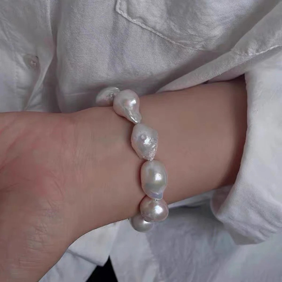 Natural Freshwater Irregular Colorful Bright White Baroque Pearl Bracelet with Elastic Rope That Can Be Adjusted in Size Freely