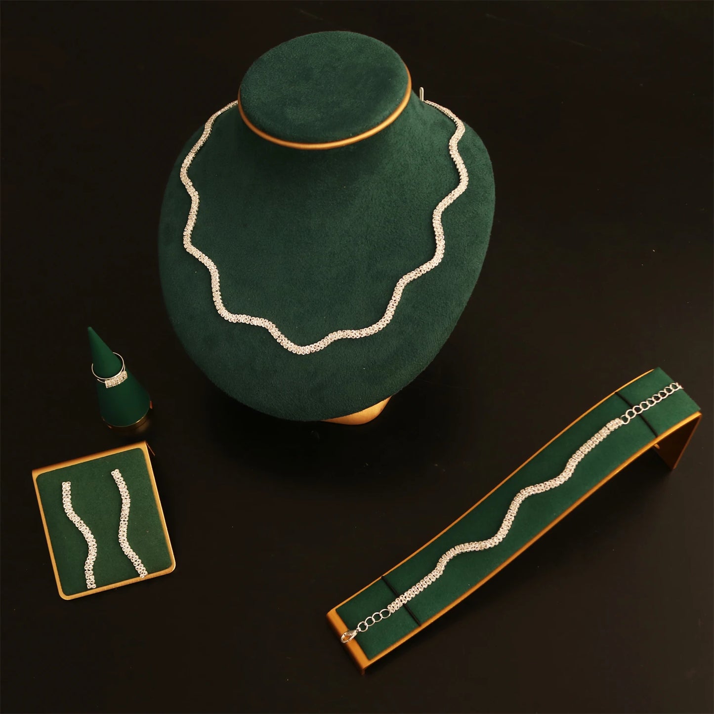 Luxury Wedding Jewelry Set: Necklace, Bracelet and Earring Set, Exquisite Crystal Jewelry, Women's Wedding Party Costumes