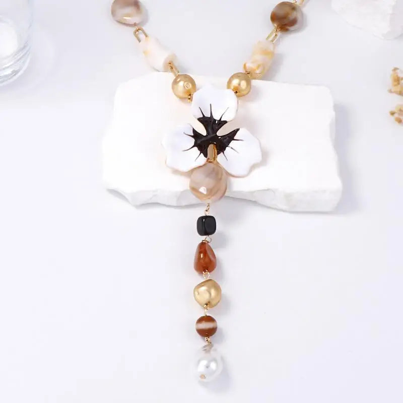 Fashion Gift Jewelry for Women featuring Resin Beads, Handcrafted Drip Oil Flower and Alloy Pendant Necklace
