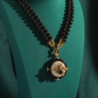 Vintage Jewellery Black Beads Necklace Woman With Bee Pendant Natural Stone Weddings Elegant Charms Antique Luxury Designer 2025