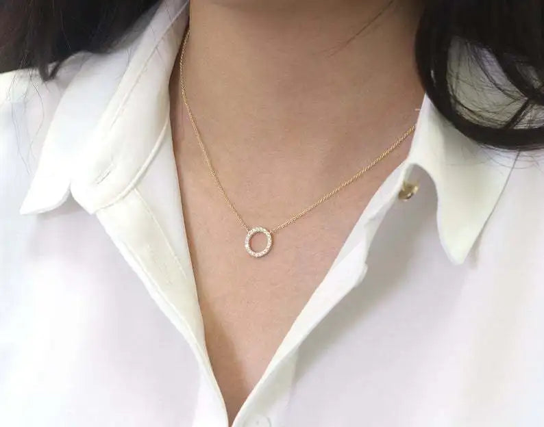 Fashion Trend Elegant Jewelry Simple Crystal Circle Pendant Necklace Golden Color Unquie Women Necklace Party Gift Wholesale