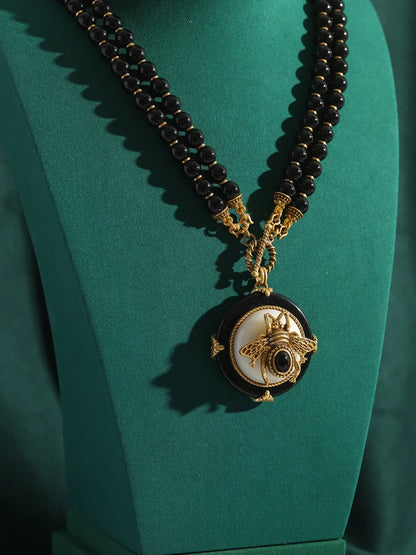 Vintage Jewellery Black Beads Necklace Woman With Bee Pendant Natural Stone Weddings Elegant Charms Antique Luxury Designer 2025