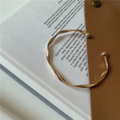 New Fashion Trend Unique Design Elegant Exquisite Twist Simple Bracelet Women Jewelry Wedding Party Premium Gift Wholesale