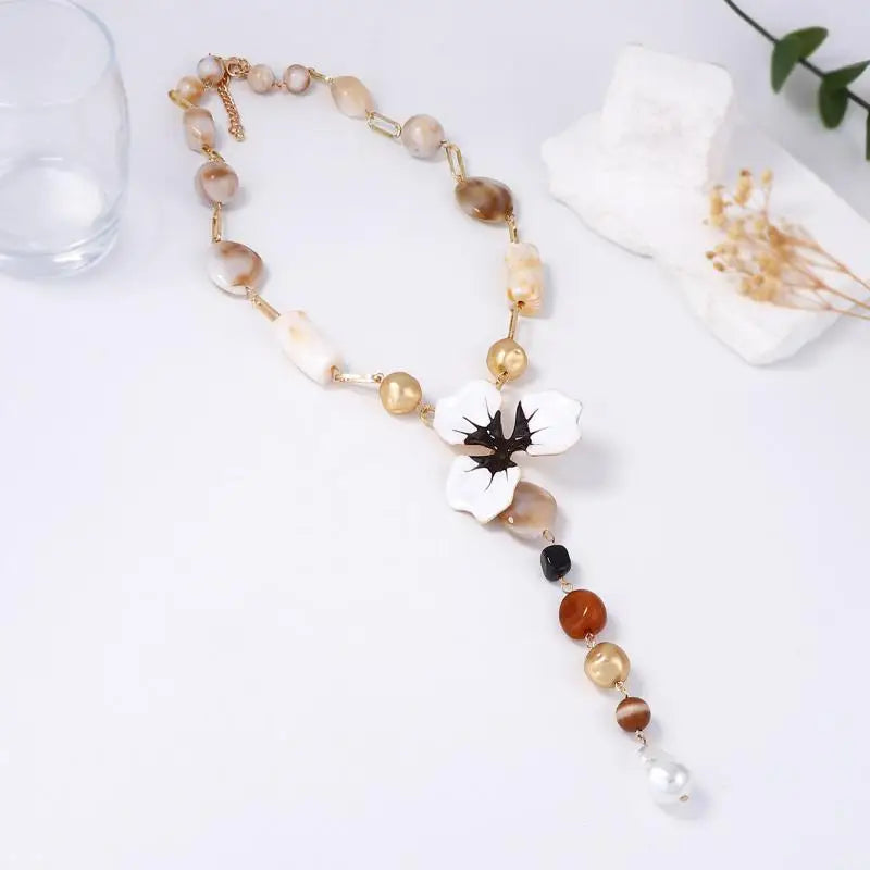 Fashion Gift Jewelry for Women featuring Resin Beads, Handcrafted Drip Oil Flower and Alloy Pendant Necklace