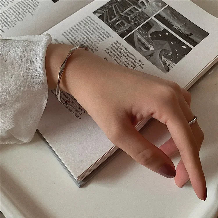 New Fashion Trend Unique Design Elegant Exquisite Twist Simple Bracelet Women Jewelry Wedding Party Premium Gift Wholesale