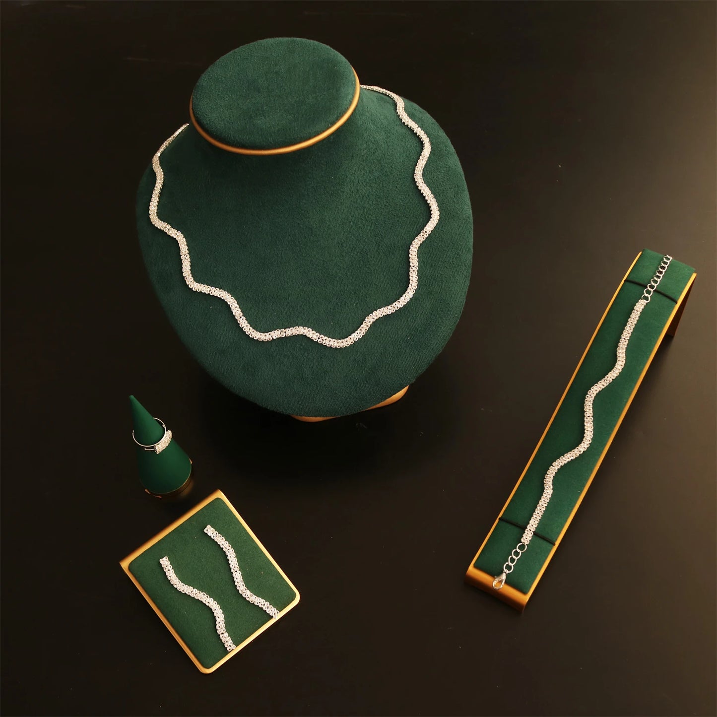 Luxury Wedding Jewelry Set: Necklace, Bracelet and Earring Set, Exquisite Crystal Jewelry, Women's Wedding Party Costumes